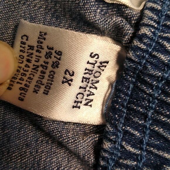 Croft & Barrow Women's 2X Blue Denim Stretch Jean Capri - Picture 3 of 7